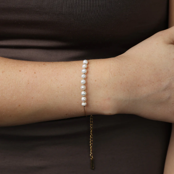 Loanna Delicate Pearl Bracelet