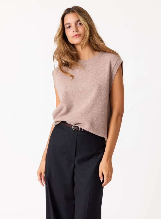 Ariane Vest