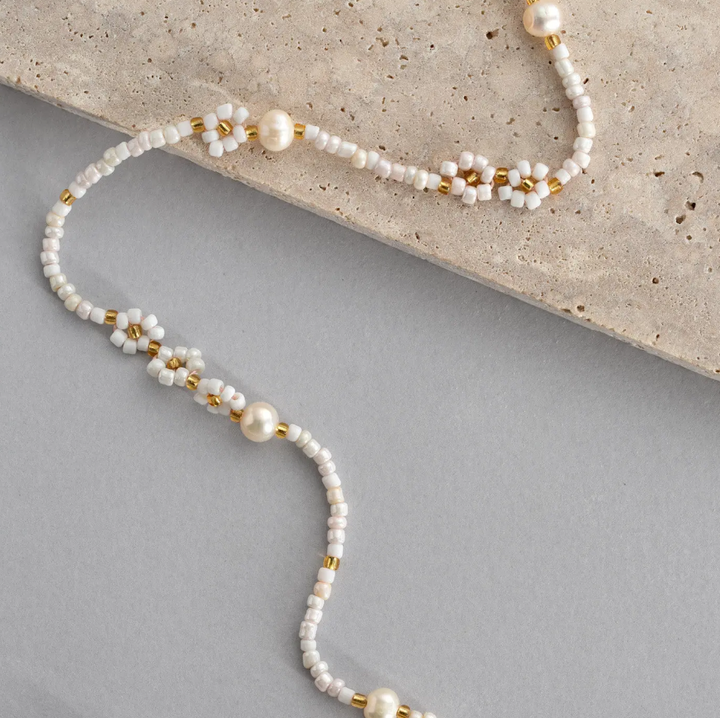 Elsa white beads flower and pearl necklace