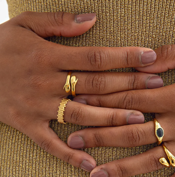Kara Hug Me Ring