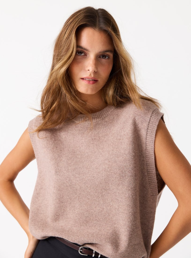 Ariane Vest