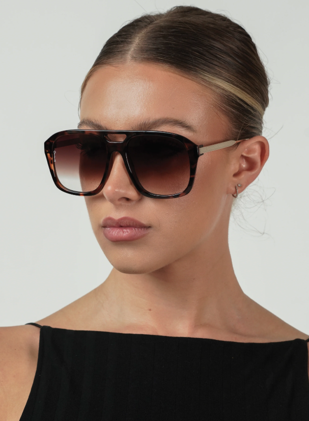 Reina Tort Brown Fade